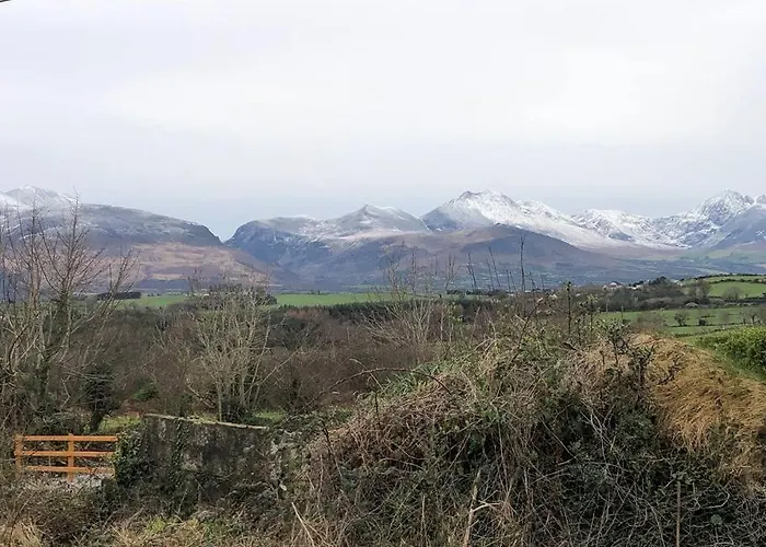 Prázdninový dům Charming 3-bed Detached With Scenic Views *