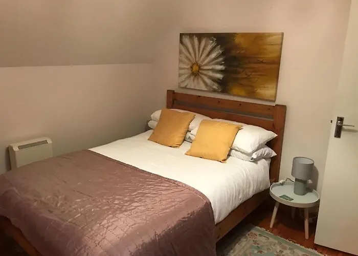 Prázdninový dům Charming 3-bed Detached With Scenic Views *